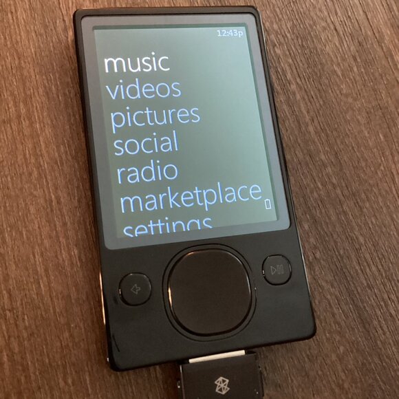 Microsoft Zune 1376 Black Portable 120 GB 3.2'' LCD Display Video MP3 Player - Picture 6 of 8